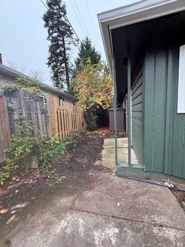 4789 SE Ada Ln in Milwaukie, OR - Foto de edificio - Building Photo