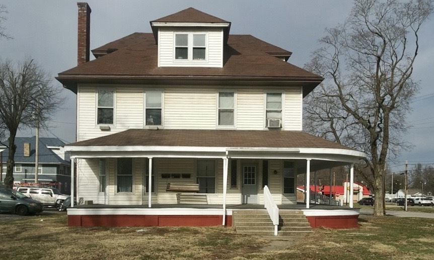 414 E Walnut St in Robinson, IL - Building Photo