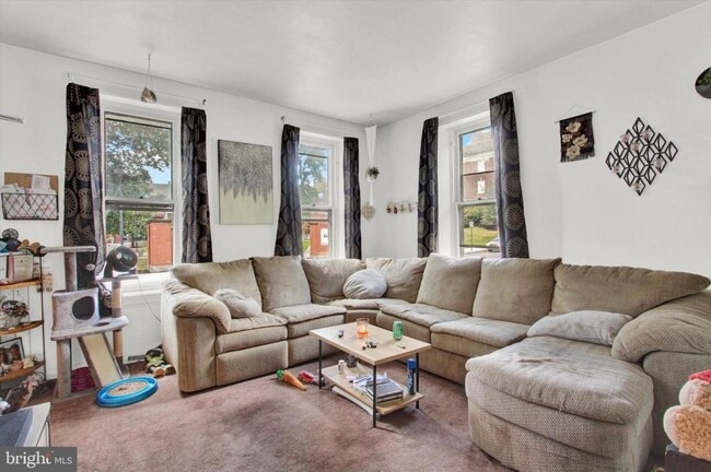 property at 163 N Washington St