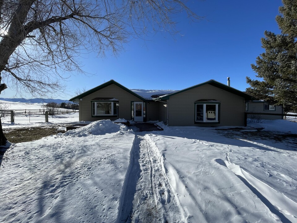 2 Hawk Ln in Sheridan, WY - Building Photo