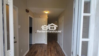 1353 Isleworth Cir in Atlanta, GA - Building Photo