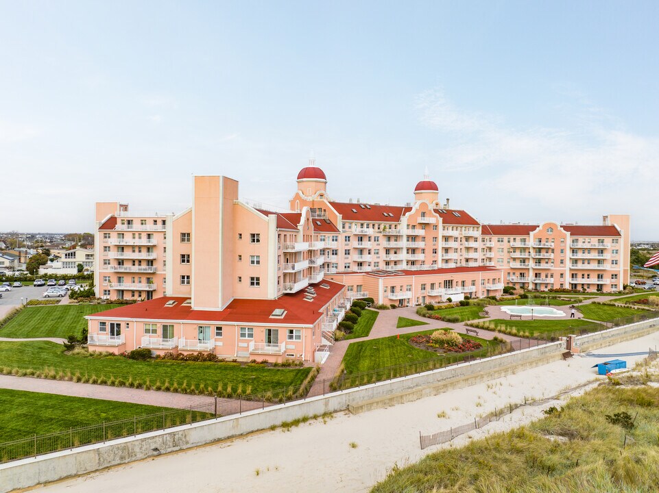 Lido Beach Towers in Lido Beach, NY - Building Photo