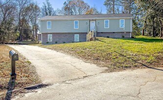 19 Velma Dr in Taylors, SC - Building Photo