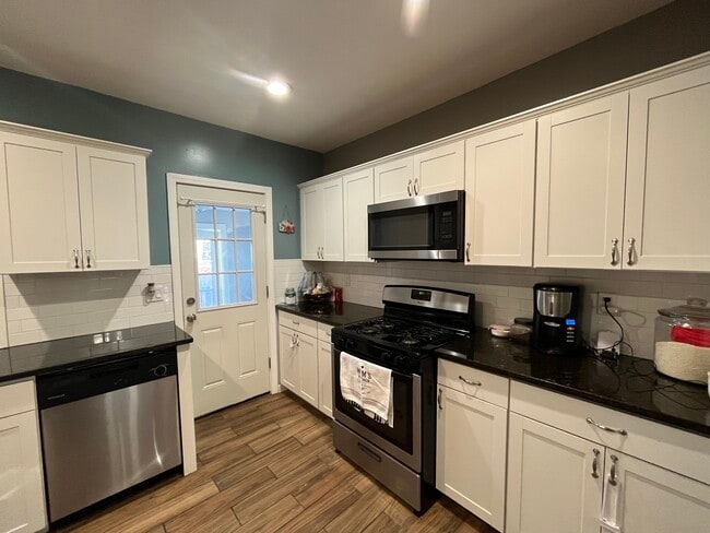 276 Seaview Ave in Bridgeport, CT - Building Photo - Building Photo
