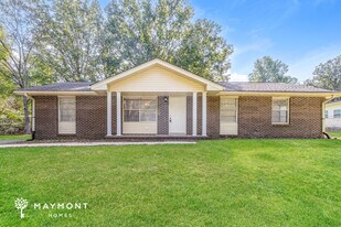 77 Oakwood St in Woodstock, AL - Building Photo