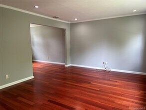 33 Ava Dr in Syosset, NY - Building Photo - Building Photo