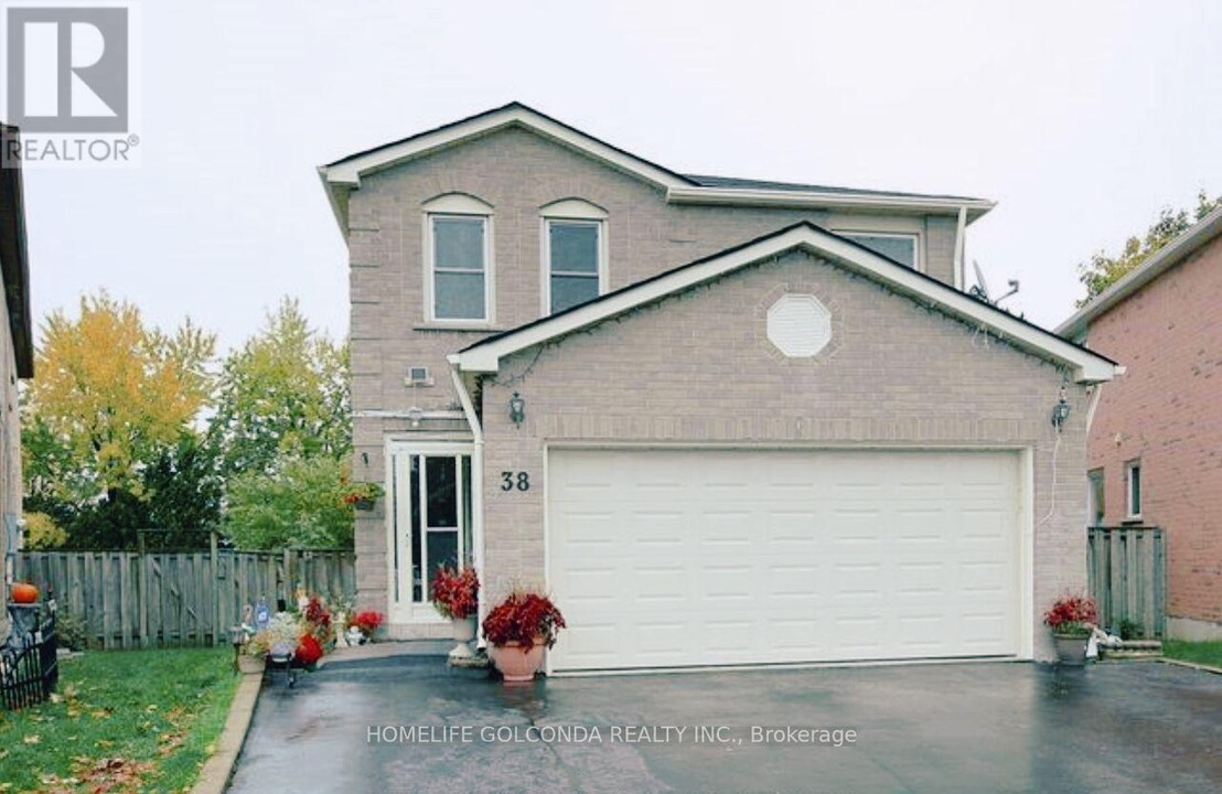 38 Harness Cir in Markham, ON - Building Photo