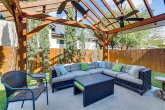 1122 Gruene Rd in New Braunfels, TX - Building Photo - Building Photo