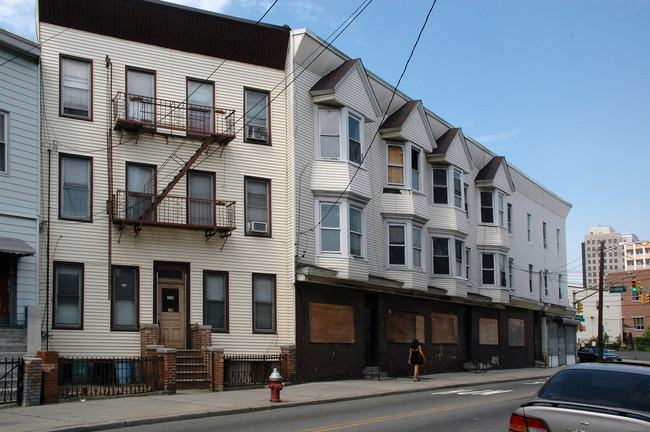 347-353 Summit Ave in Jersey City, NJ - Building Photo - Building Photo