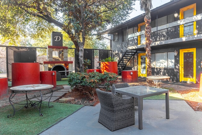 Drake in Dallas, TX - Foto de edificio - Building Photo