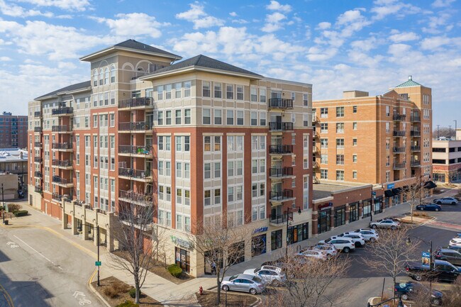 Metropolitan Square Condo in Des Plaines, IL - Foto de edificio - Building Photo