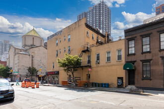 250 East 35th Street in New York, NY - Building Photo - Building Photo