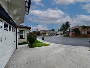 32358 Gardenvail Dr in Temecula, CA - Building Photo - Building Photo