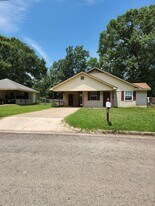3712 Bluff Oak St in Nacogdoches, TX - Building Photo