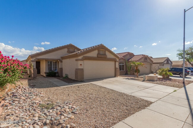 11339 W Madisen Ellise Dr in Surprise, AZ - Building Photo - Building Photo