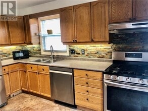 41 Limerick Ln in Brantford, ON - Building Photo - Building Photo