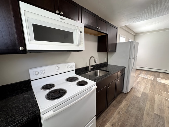 171 Pleasant St, Unit 2 in Attleboro, MA - Building Photo - Building Photo