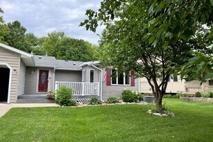 490 43rd Ave NW in Rochester, MN - Building Photo