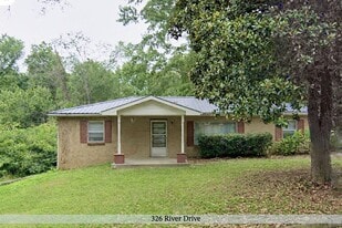 326 River Dr in McMinnville, TN - Building Photo