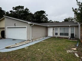 926 Holbrook Cir in Fort Walton Beach, FL - Building Photo