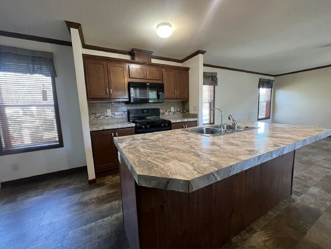 211 Canal Dr in Rockford, MN - Building Photo - Building Photo