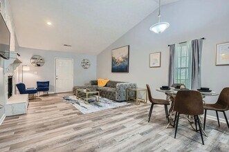 5475 Glen Haven Dr in Atlanta, GA - Building Photo - Building Photo