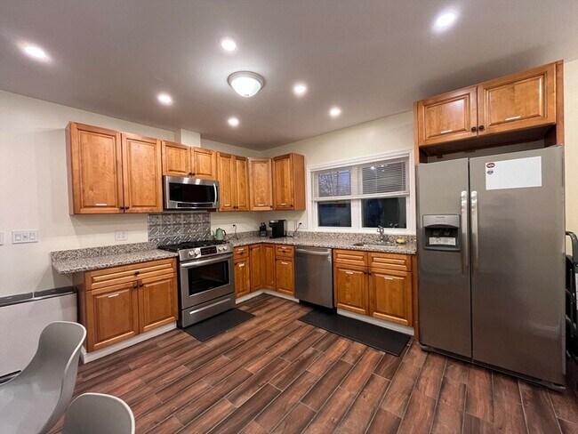 19 Carmen St, Unit 1 in Boston, MA - Building Photo - Building Photo