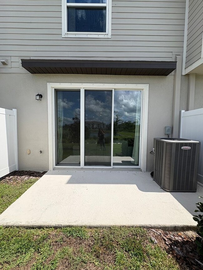 5489 Elmview Xing in Wesley Chapel, FL - Building Photo - Building Photo