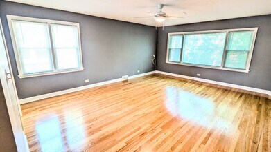 2115 W Granville Ave, Unit 2 in Chicago, IL - Building Photo - Building Photo