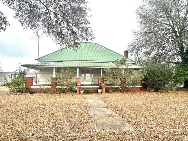 property at 1531 County Rd 1 N