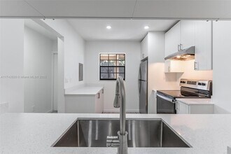 3631 NW 94th Ave, Unit 6g in Sunrise, FL - Foto de edificio - Building Photo