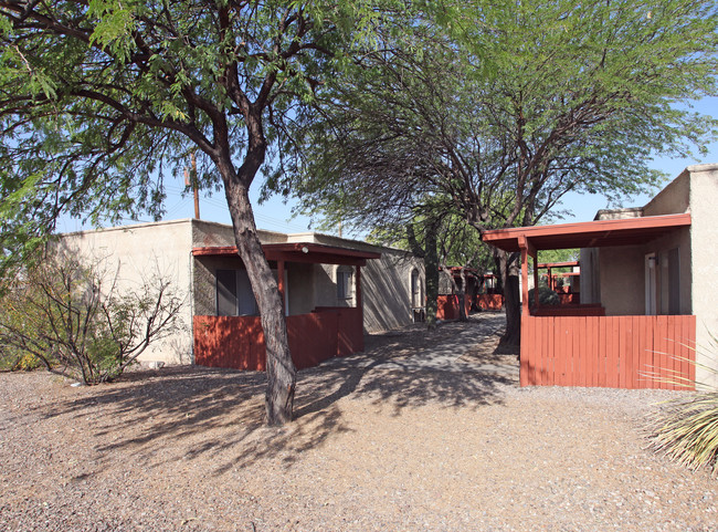 Casa Deena Apartments in Tucson, AZ - Building Photo - Building Photo