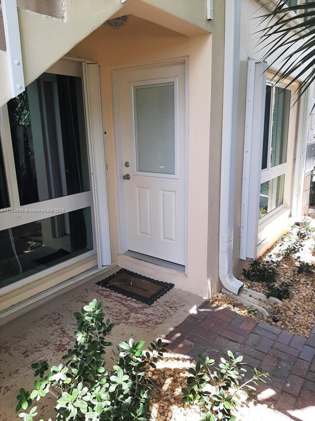 861 SE 22nd Ave in Pompano Beach, FL - Building Photo - Building Photo