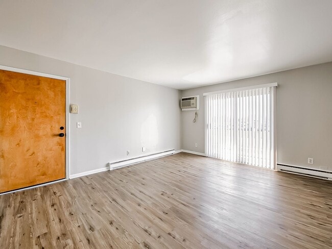 825 S Grand Ave in Fowlerville, MI - Building Photo - Building Photo