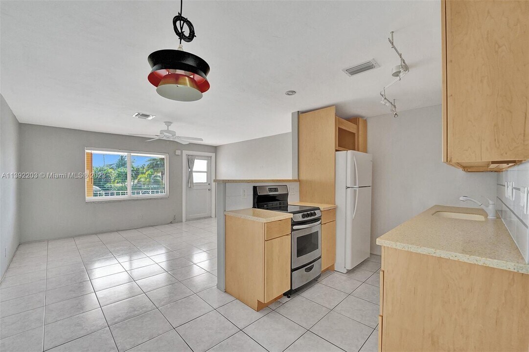2909 Middle River Dr-Unit -204 in Fort Lauderdale, FL - Building Photo