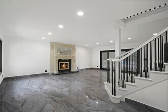 9853 Wish Ave in Northridge, CA - Foto de edificio - Building Photo