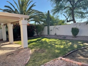 4307 E South Fork Dr in Phoenix, AZ - Foto de edificio - Building Photo