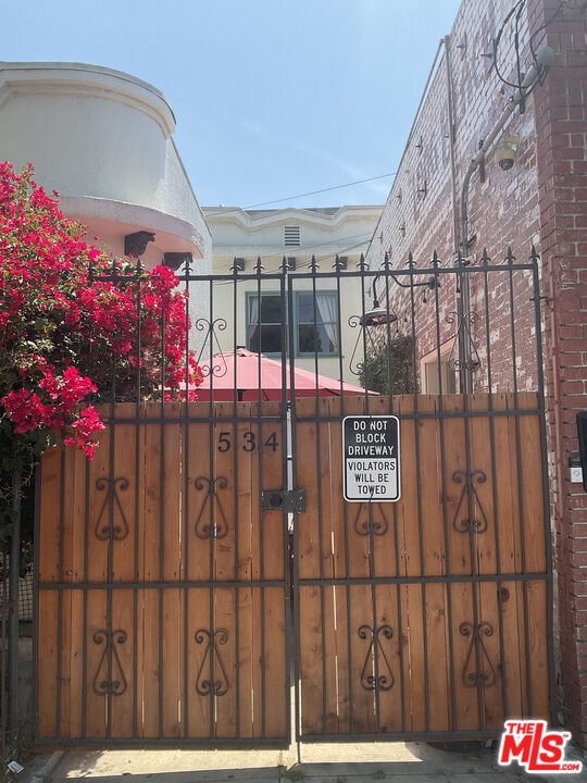 534 W 10th St in Long Beach, CA - Building Photo - Building Photo