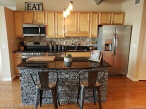 100 W Fifth St in Royal Oak, MI - Building Photo - Building Photo