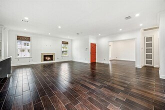 5517 Schumacher Ln in Houston, TX - Foto de edificio - Building Photo