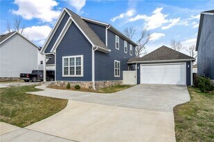 501 S 7th St in Rogers, AR - Building Photo