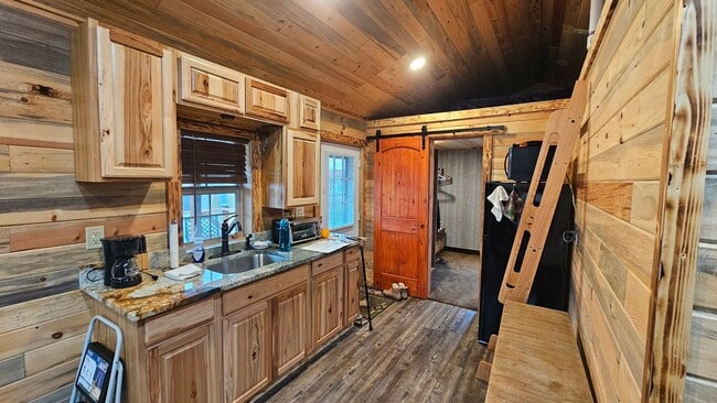 220 1st Ave NE in Hot Springs, MT - Building Photo - Building Photo