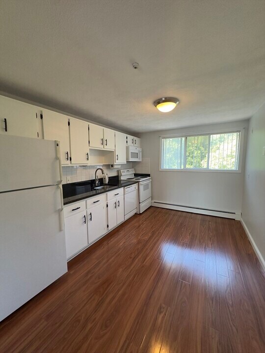 11 Woodcrest Ct in Weymouth, MA - Building Photo