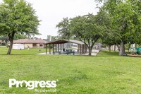 215 Paradise Ln photo'