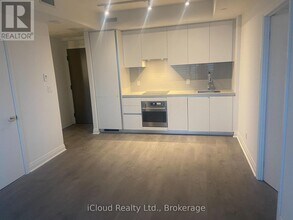 4015 The Exchange in Mississauga, ON - Building Photo - Building Photo