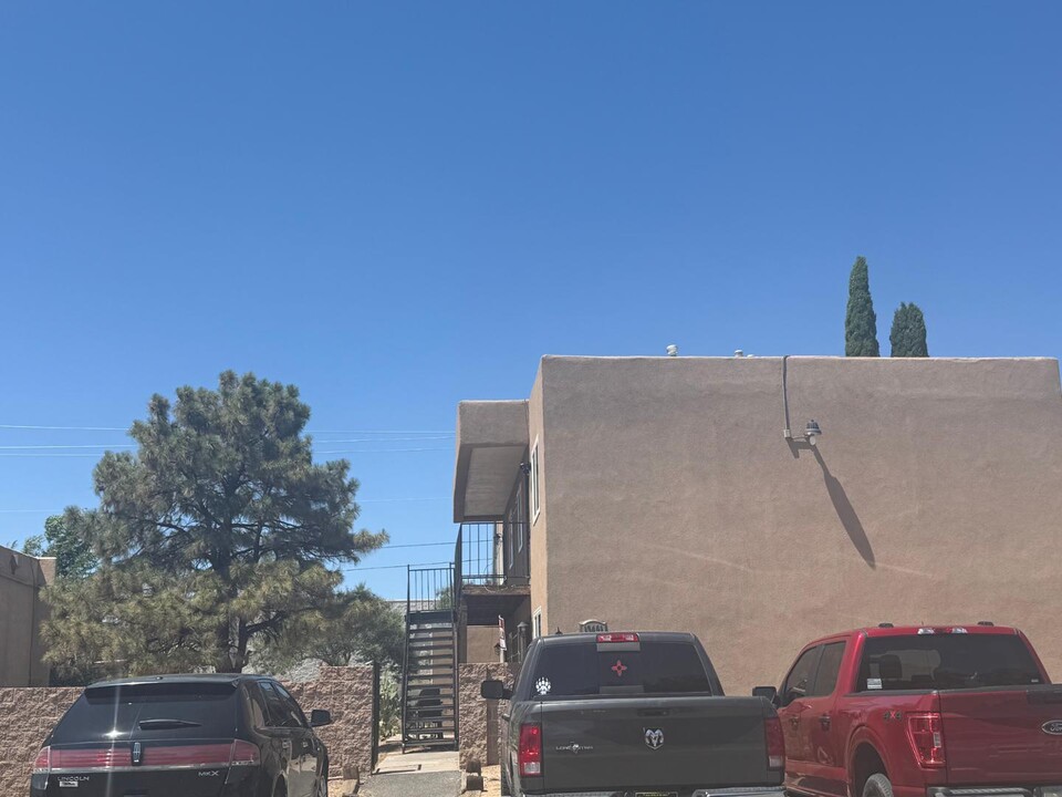 13401 Fruit Ave NE in Albuquerque, NM - Building Photo
