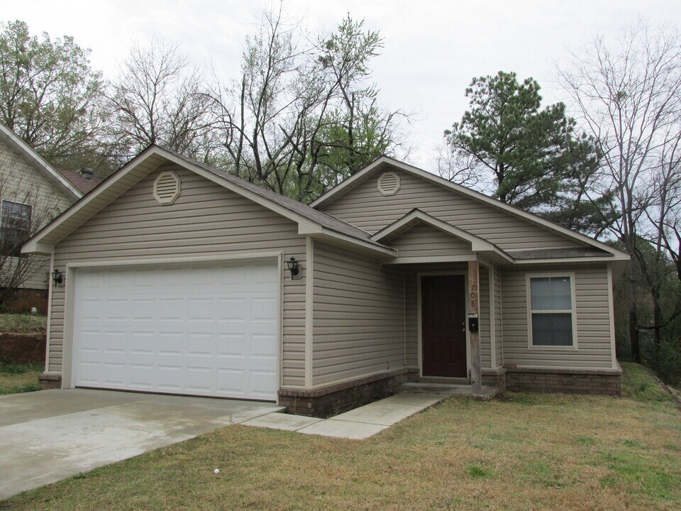 708 N 15th St in Van Buren, AR - Building Photo