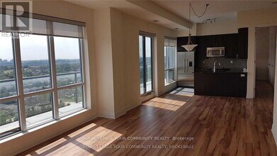 9088 Yonge St in Richmond Hill, ON - Building Photo - Building Photo