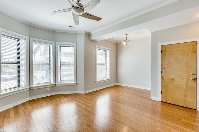 2403 N Clybourn Ave-Unit -2403-3 in Chicago, IL - Building Photo - Building Photo