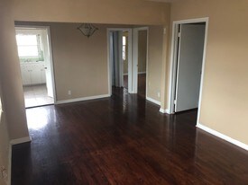 108 S Lakeside Dr, Unit #4 in Lake Worth, FL - Building Photo